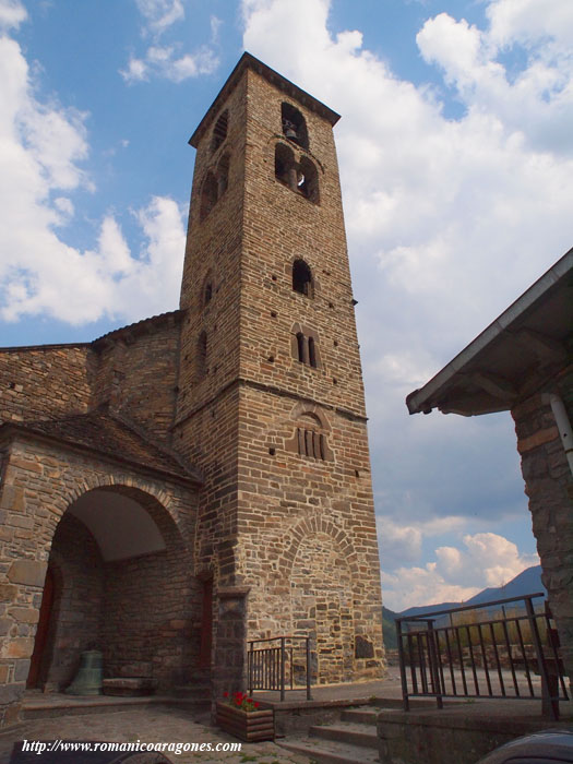 TORRE Y PORTADA EN MURO OESTE DEL TEMPLO